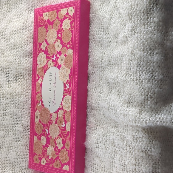 Ace Beautē Blossom Passion Palette, 19.2g/0.68oz - Picture 7 of 13